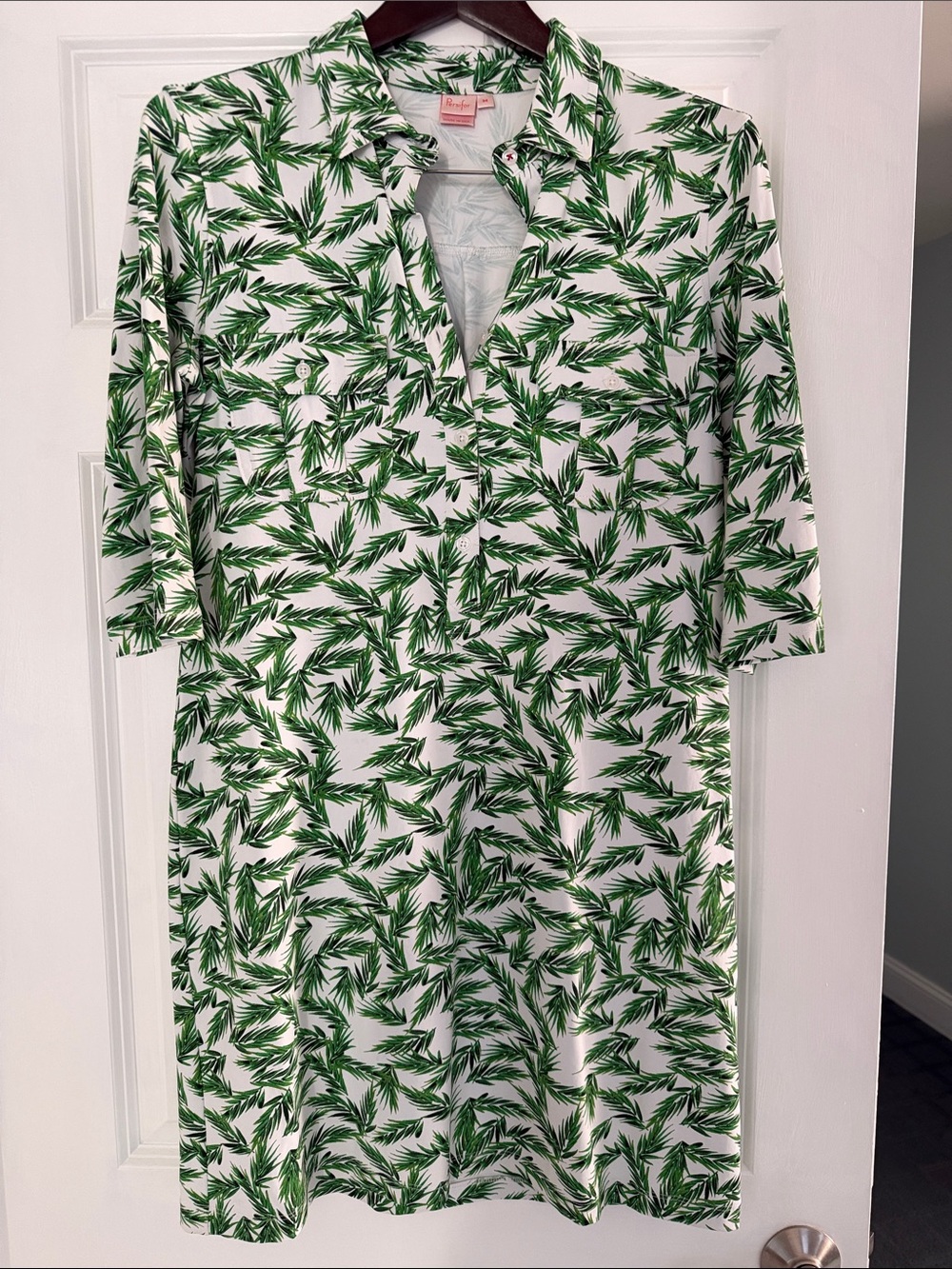 Persifor Leaf Print Shift mini Dress in Green and White